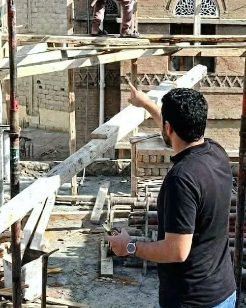 من مقاعد الدراسة إلى أولى الإنجازات المهنية  قصة نجاح طالب