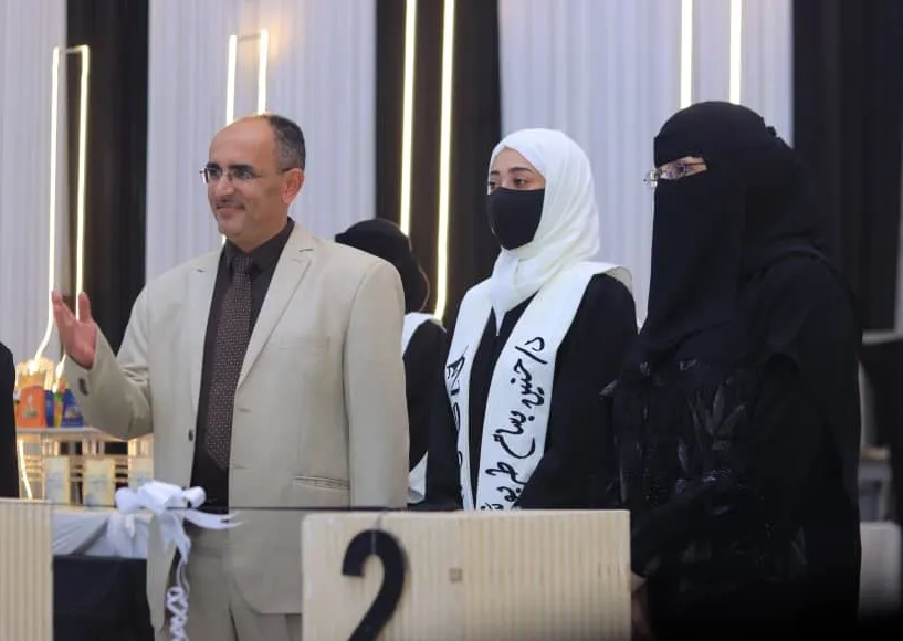 الجامعة الإماراتية الدولية تحتفي بخريجات الصيدلة السريرية والمختبرات الطبية