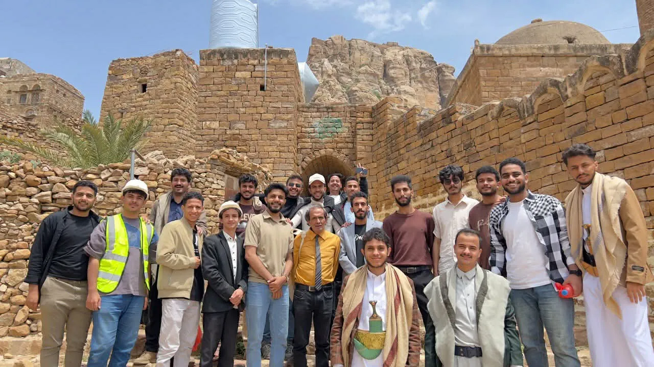 زيارة علمية لطلاب قسم الهندسة المعمارية المستوى الرابع إلى مدينة ثلاء التاريخية.