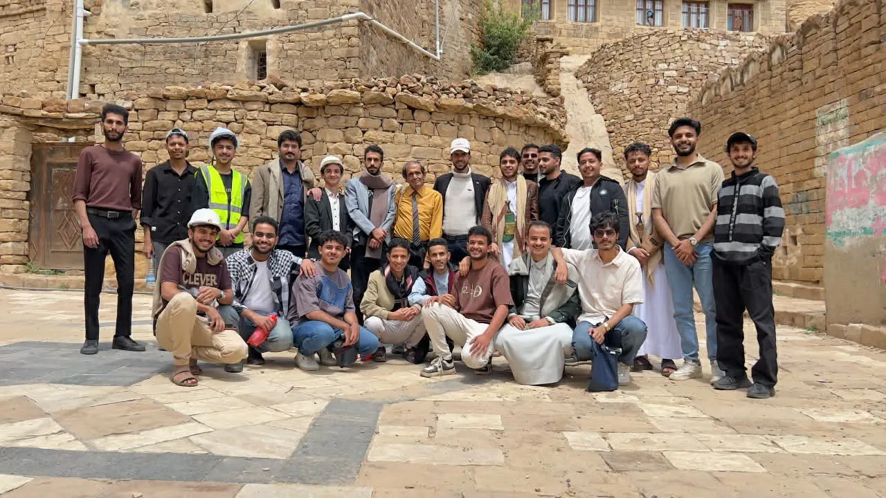 زيارة علمية لطلاب قسم الهندسة المعمارية المستوى الرابع إلى مدينة ثلاء التاريخية.