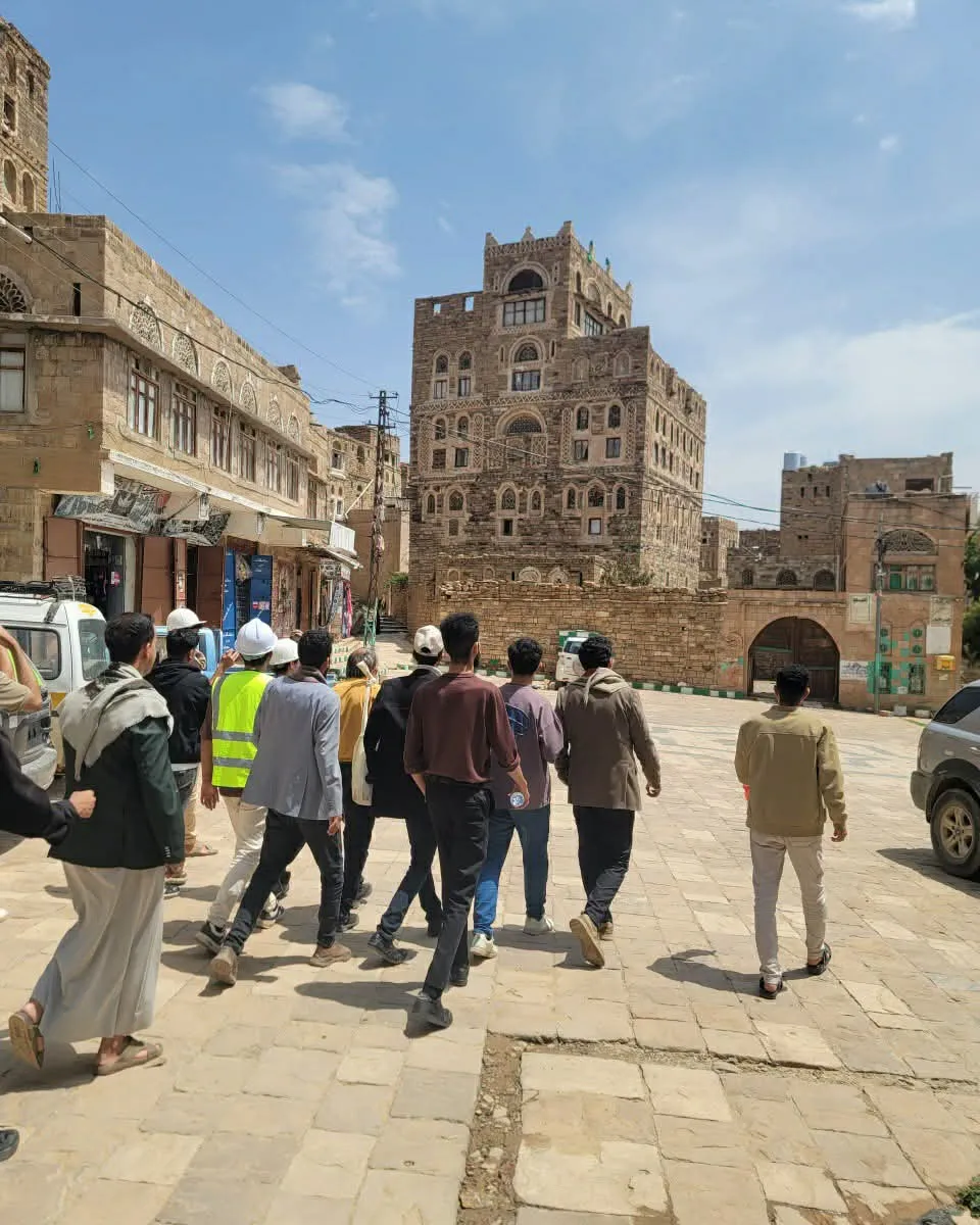زيارة علمية لطلاب قسم الهندسة المعمارية المستوى الرابع إلى مدينة ثلاء التاريخية.