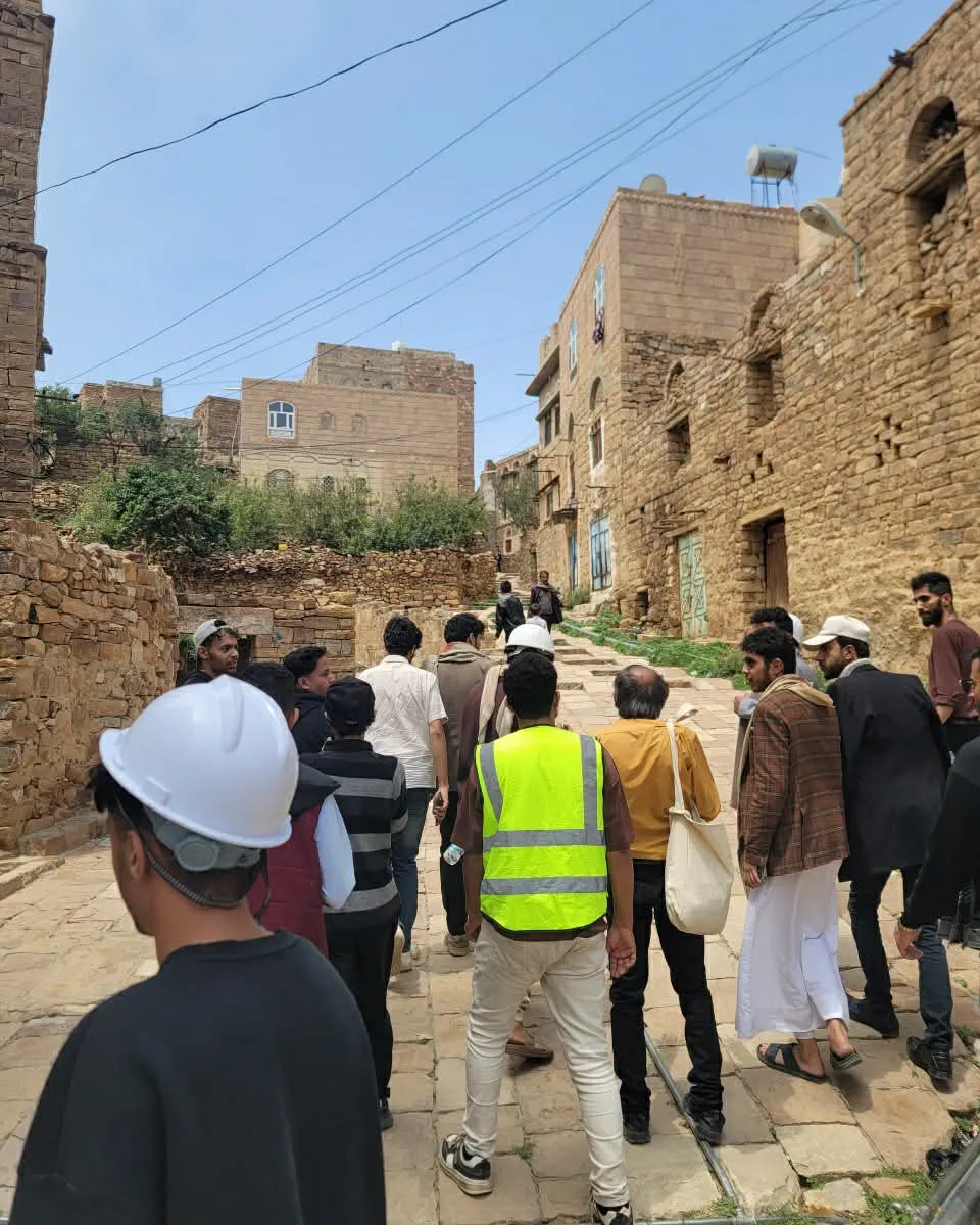 زيارة علمية لطلاب قسم الهندسة المعمارية المستوى الرابع إلى مدينة ثلاء التاريخية.
