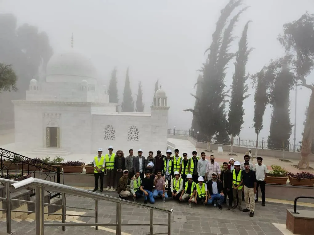 الجامعة الإماراتية الدولية تنفذ زيارة ميدانية لطلاب الهندسة المعمارية والتصميم الداخلي إلى قرية الحطيب.