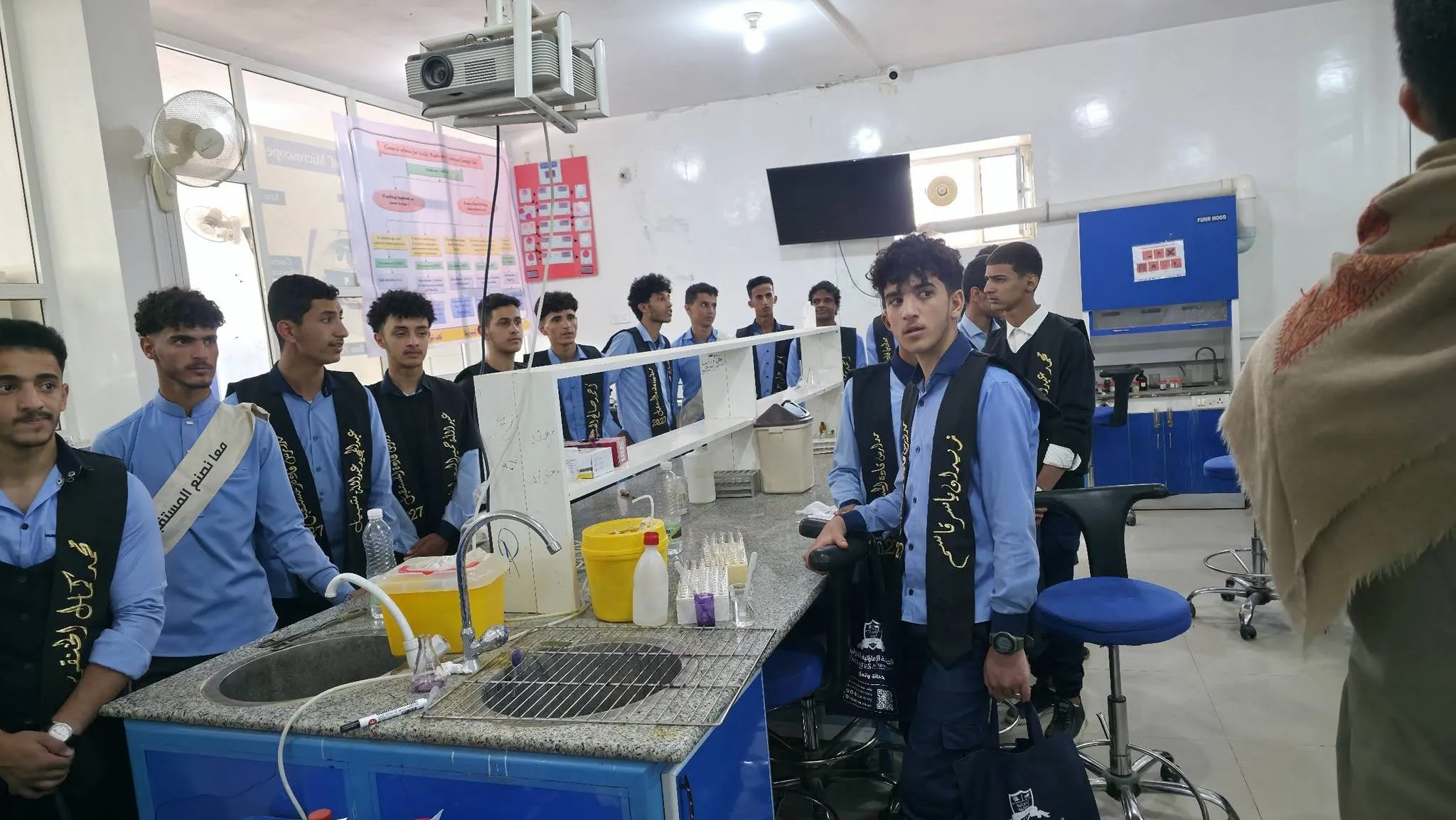 رحلة استكشاف أكاديمي: طلاب مدارس قادة المستقبل يتعرفون على بيئة التميّز في الجامعة الإماراتية الدولية