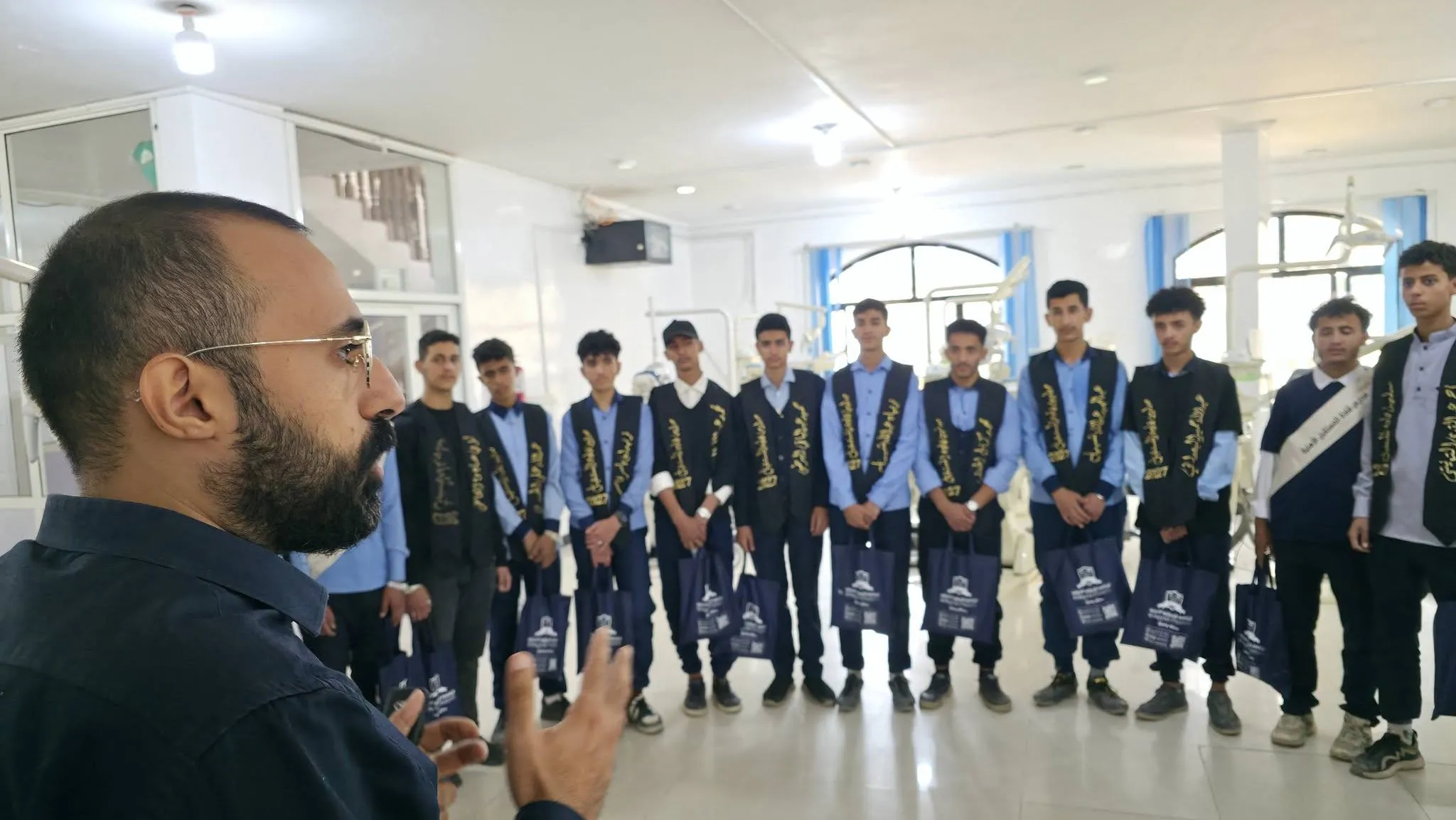 رحلة استكشاف أكاديمي: طلاب مدارس قادة المستقبل يتعرفون على بيئة التميّز في الجامعة الإماراتية الدولية