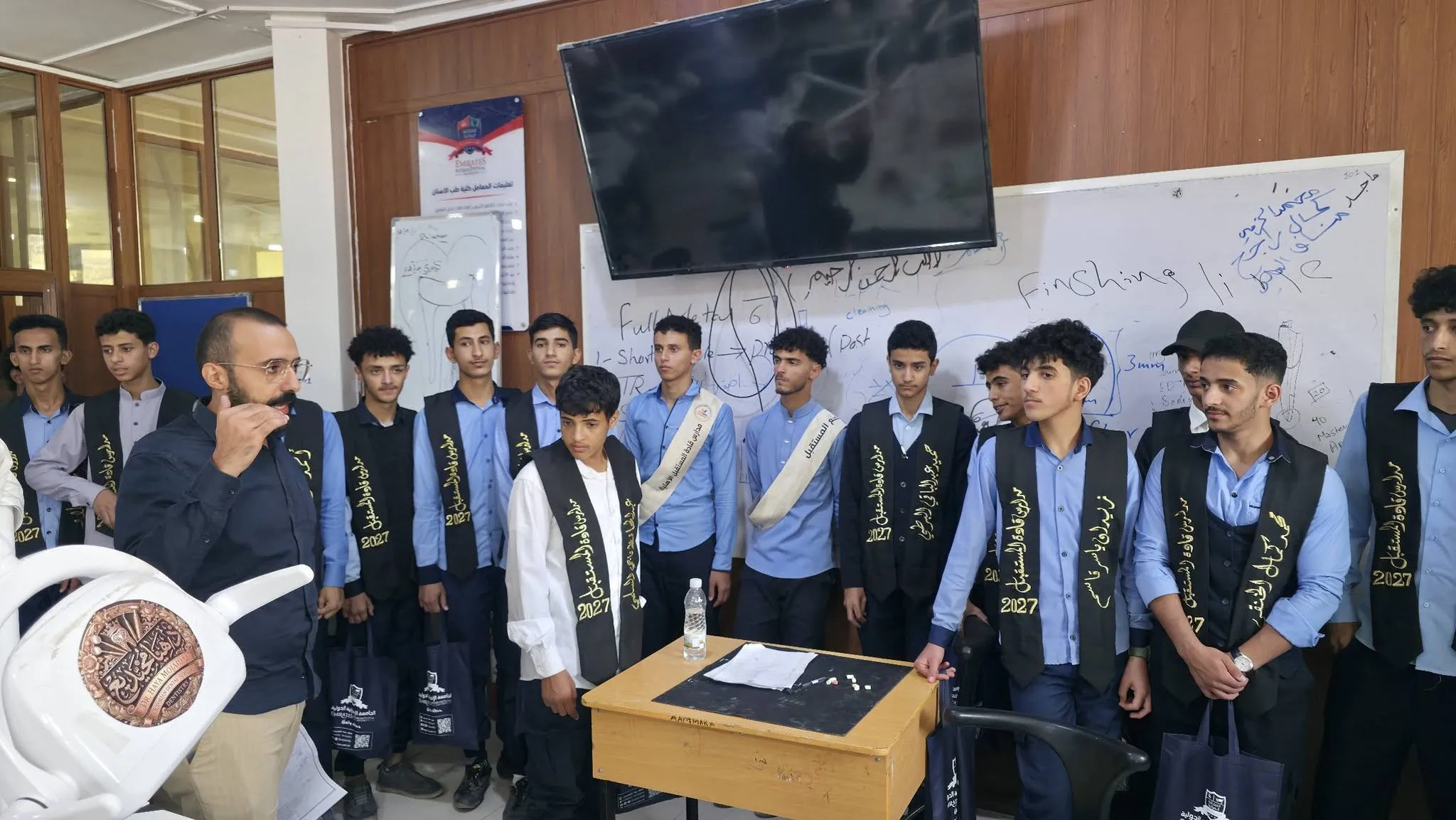 رحلة استكشاف أكاديمي: طلاب مدارس قادة المستقبل يتعرفون على بيئة التميّز في الجامعة الإماراتية الدولية