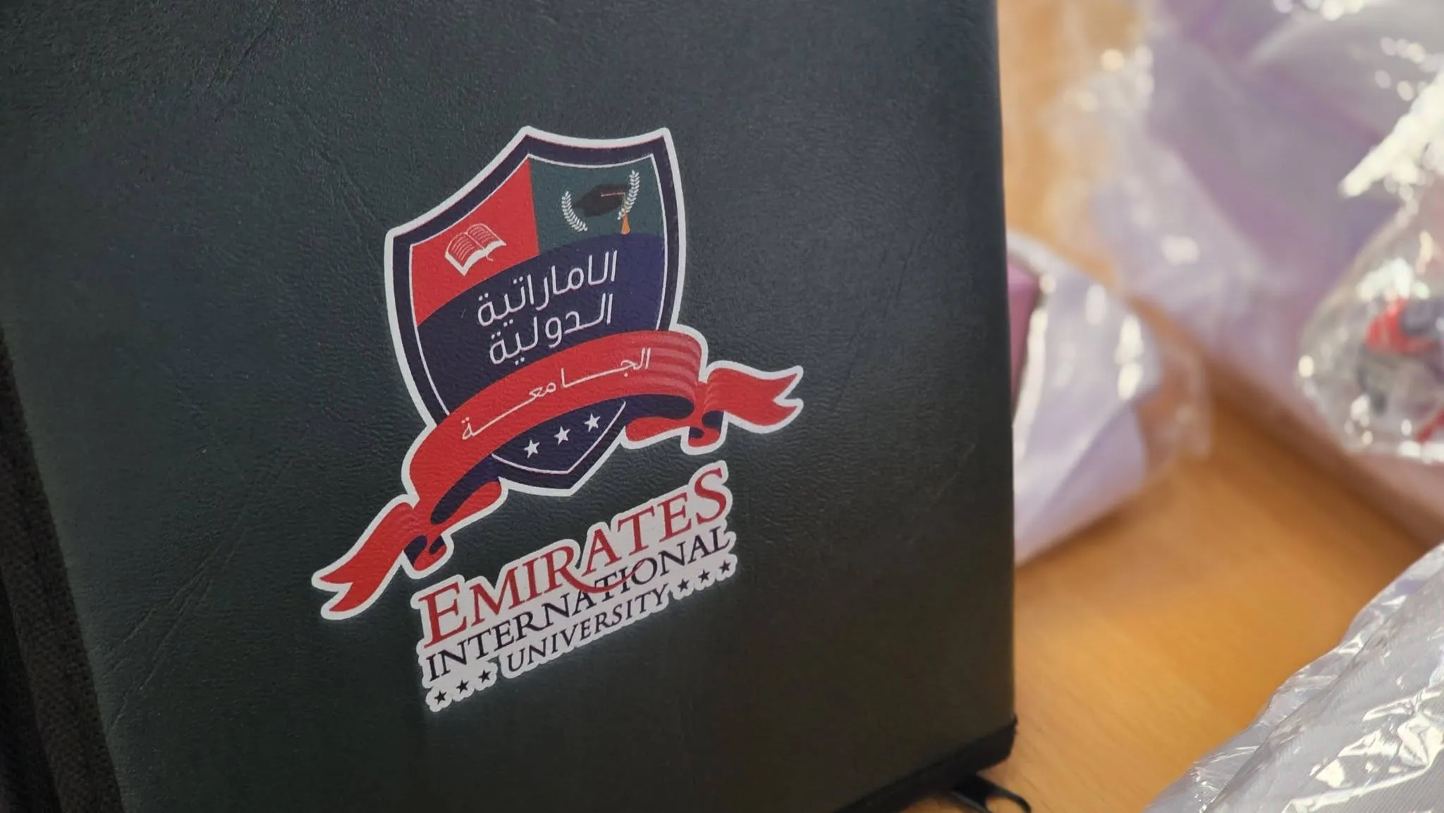 كلية طب الأسنان تستقبل طلبة المستوى الأول وتسلّمهم مستلزمات التدريب العملي