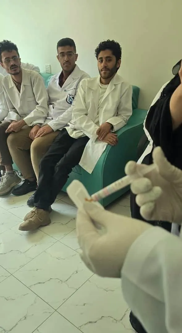 زيارة علمية ميدانية لطلبة قسم الطب المخبري المستوى الرابع إلى مركز علاج لإزالة التحسس بالعلاج المناعي والتغذية العلاجية