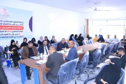 إستمرار مناقشة أبحاث التخرج لطلبة كلية العلوم الإدارية والمالية