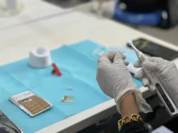 كلية طب الأسنان بالجامعة الإماراتية تختتم دورة متقدمة في تقنية الروتري لعلاج الجذور