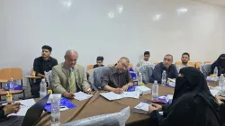 كلية العلوم الإدارية والمالية بالجامعة الإماراتية الدولية تناقش خطة بحث ماجستير حول الوضوح الاستراتيجي والأداء الإبداعي