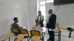 رئيس الجامعة الإماراتية الدولية يتفقد سير اختبارات نهاية الفصل الدراسي الاول بكلية الهندسة.
